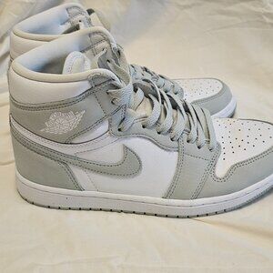 Retro Green Air Jordans — Women's Size 10